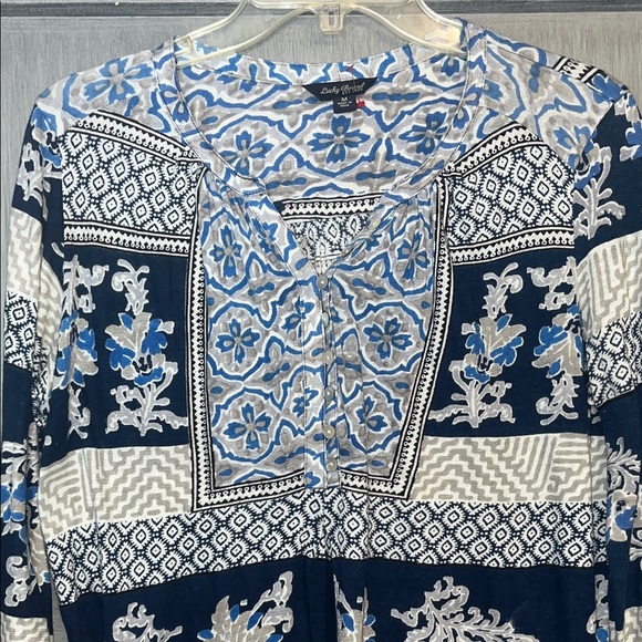 Lucky Brand Navy and White Patterned Blouse size medium lightweight - Picture 3 of 6